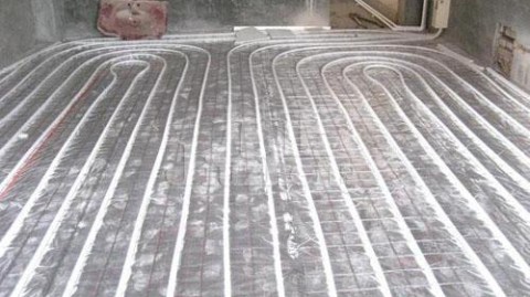 《2026家装小白避坑：地暖安装每平米到底多少线？五大影响因素让你花明白钱不被宰！》